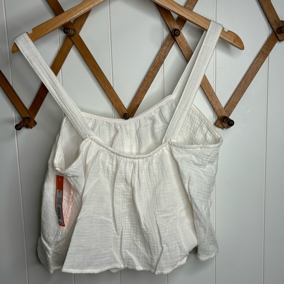 NWT Colsie white flowy tank top Medium - Picture 3 of 9